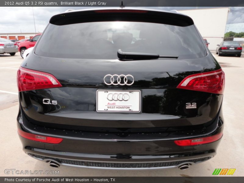 Brilliant Black / Light Gray 2012 Audi Q5 3.2 FSI quattro