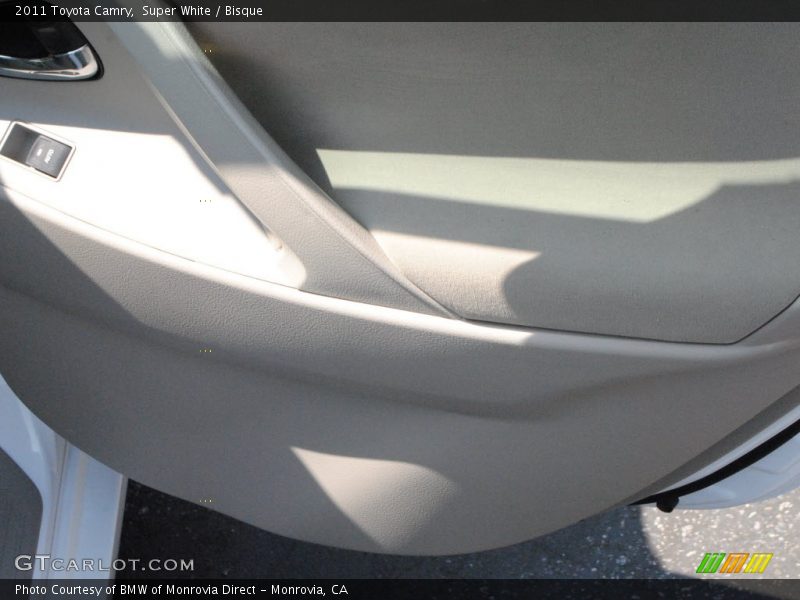 Super White / Bisque 2011 Toyota Camry