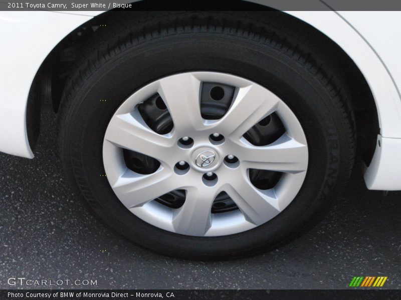 Super White / Bisque 2011 Toyota Camry