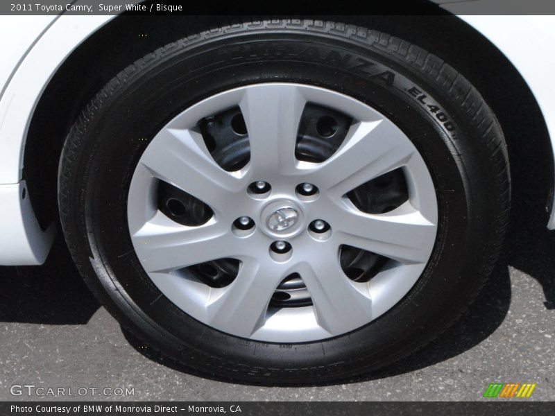 Super White / Bisque 2011 Toyota Camry