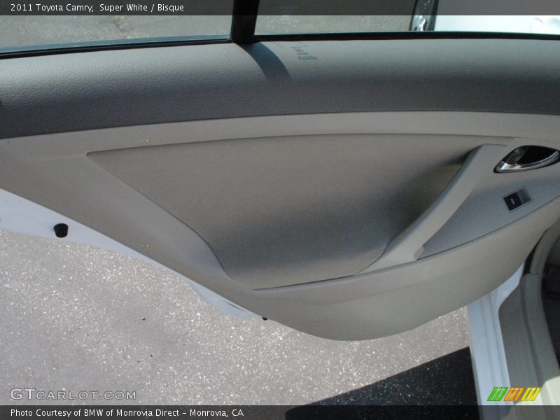 Super White / Bisque 2011 Toyota Camry