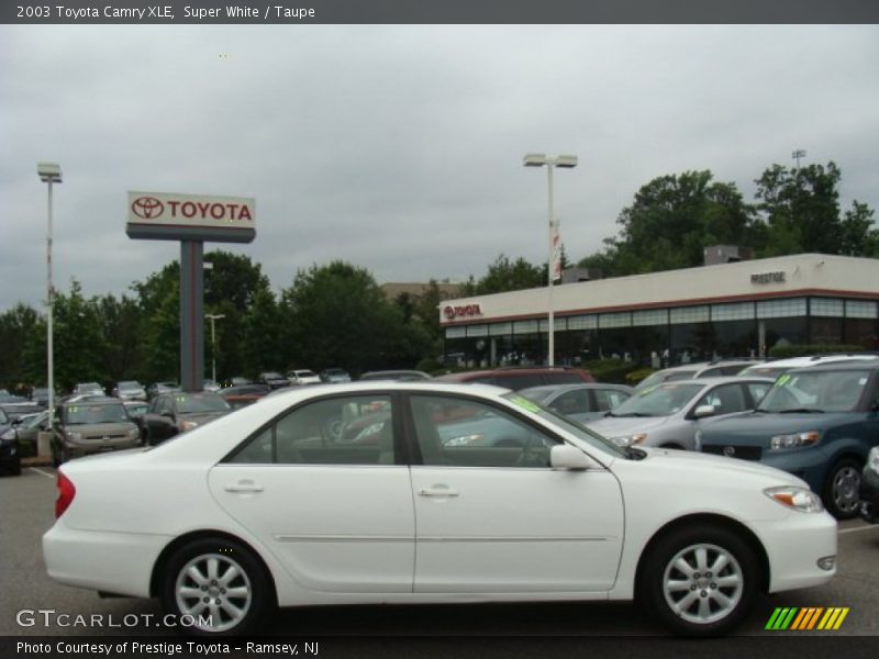 Super White / Taupe 2003 Toyota Camry XLE