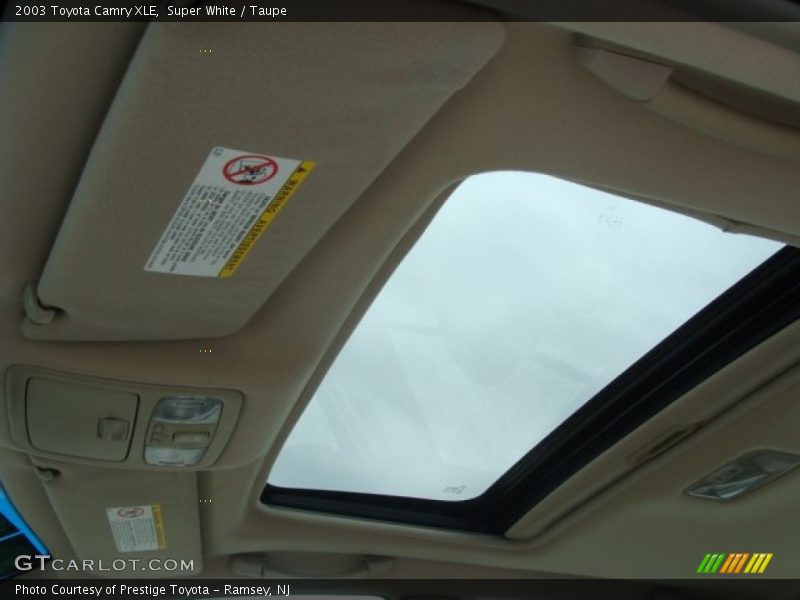 Super White / Taupe 2003 Toyota Camry XLE