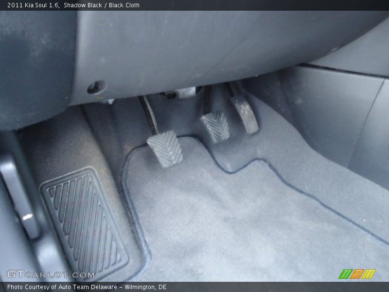 Shadow Black / Black Cloth 2011 Kia Soul 1.6