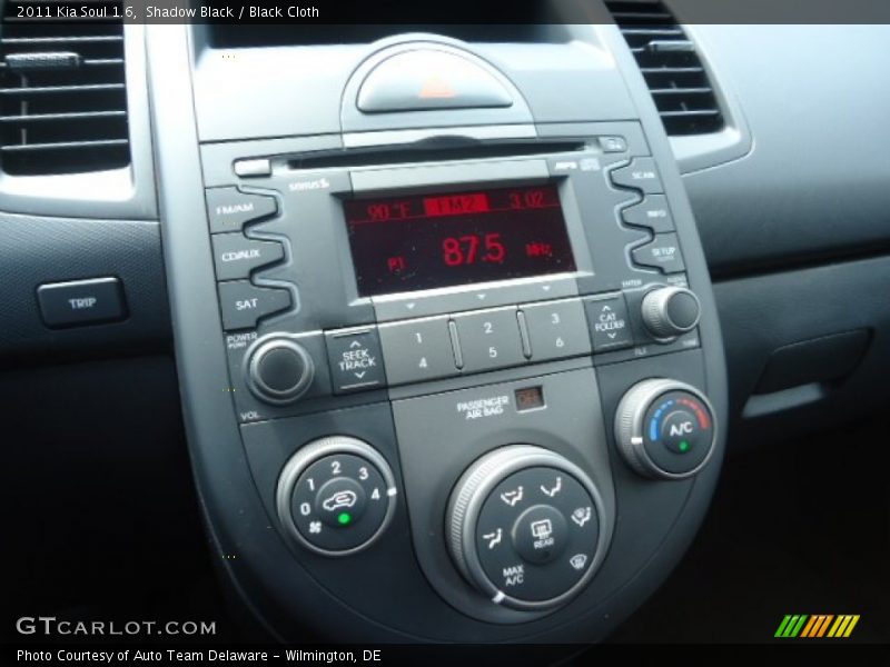 Shadow Black / Black Cloth 2011 Kia Soul 1.6