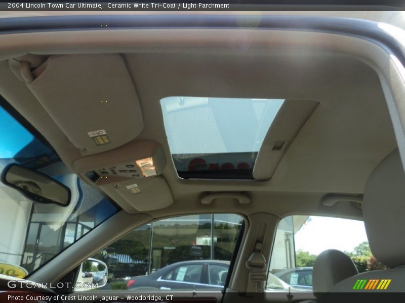 Ceramic White Tri-Coat / Light Parchment 2004 Lincoln Town Car Ultimate