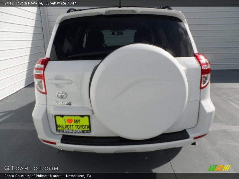 Super White / Ash 2012 Toyota RAV4 I4