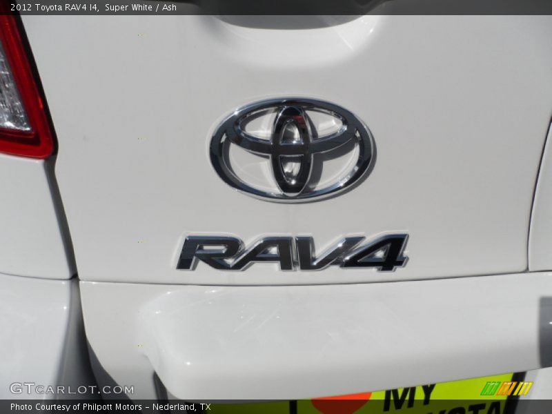 Super White / Ash 2012 Toyota RAV4 I4