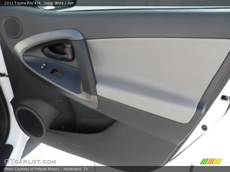 Super White / Ash 2012 Toyota RAV4 I4