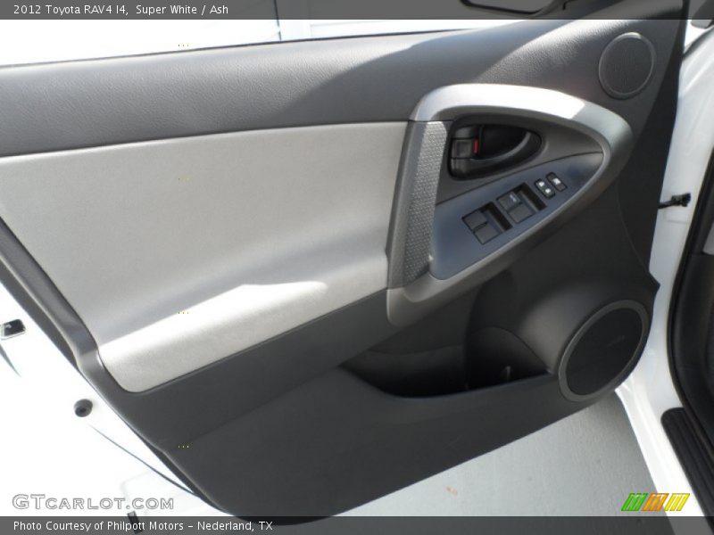 Super White / Ash 2012 Toyota RAV4 I4