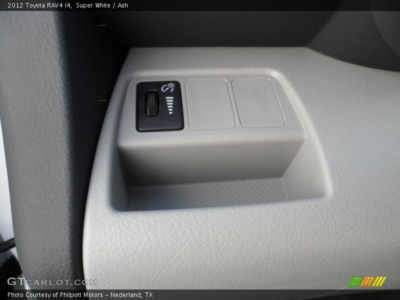 Super White / Ash 2012 Toyota RAV4 I4