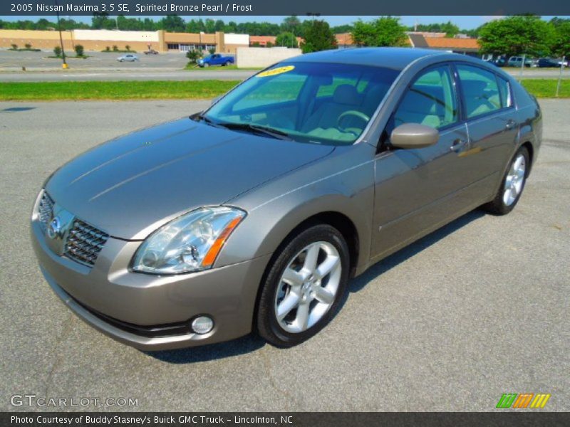 Front 3/4 View of 2005 Maxima 3.5 SE