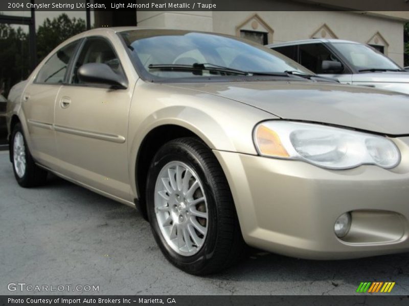 Light Almond Pearl Metallic / Taupe 2004 Chrysler Sebring LXi Sedan