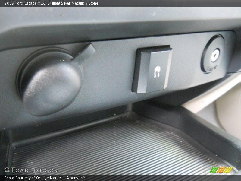 Brilliant Silver Metallic / Stone 2009 Ford Escape XLS