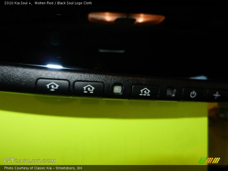 Molten Red / Black Soul Logo Cloth 2010 Kia Soul +