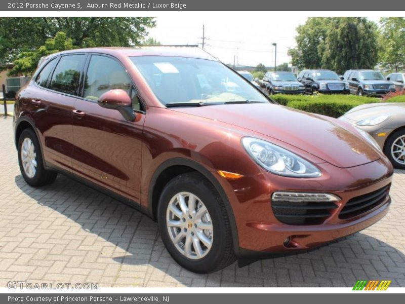 Front 3/4 View of 2012 Cayenne S