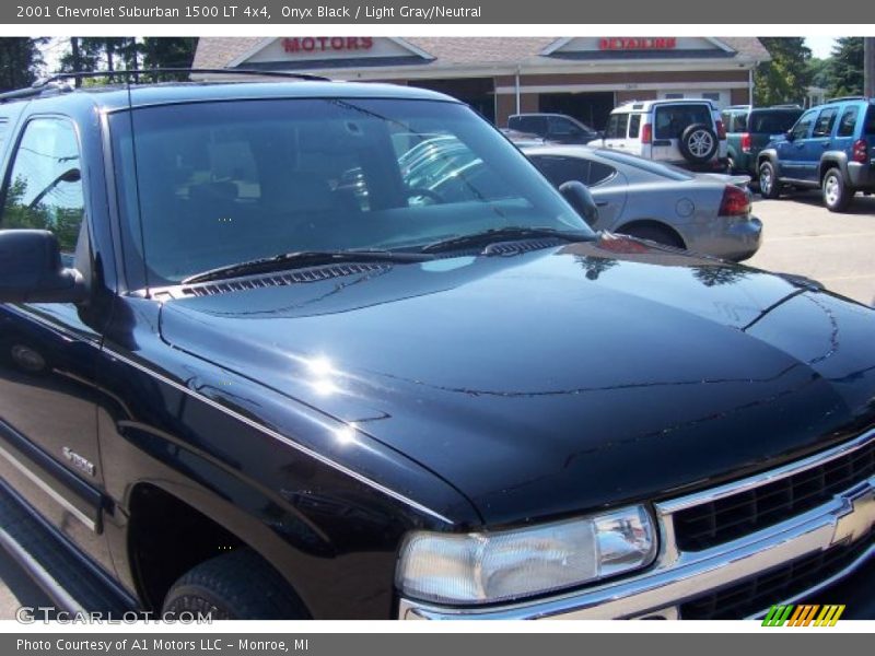 Onyx Black / Light Gray/Neutral 2001 Chevrolet Suburban 1500 LT 4x4