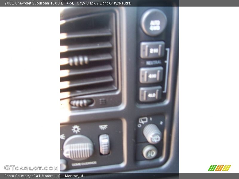 Onyx Black / Light Gray/Neutral 2001 Chevrolet Suburban 1500 LT 4x4