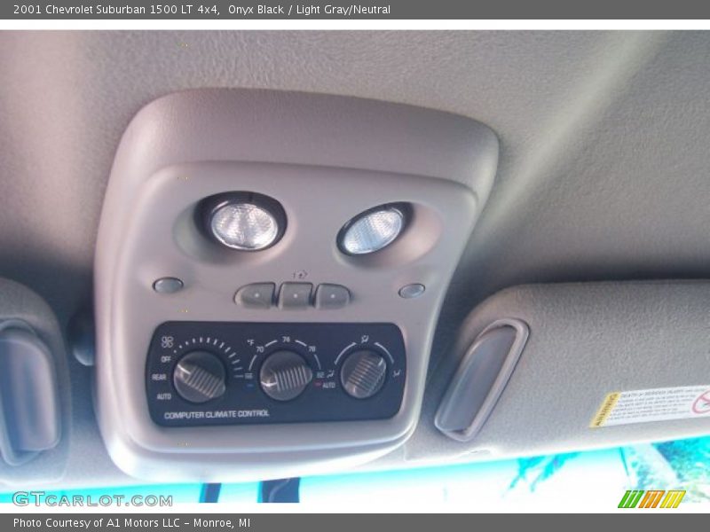 Onyx Black / Light Gray/Neutral 2001 Chevrolet Suburban 1500 LT 4x4