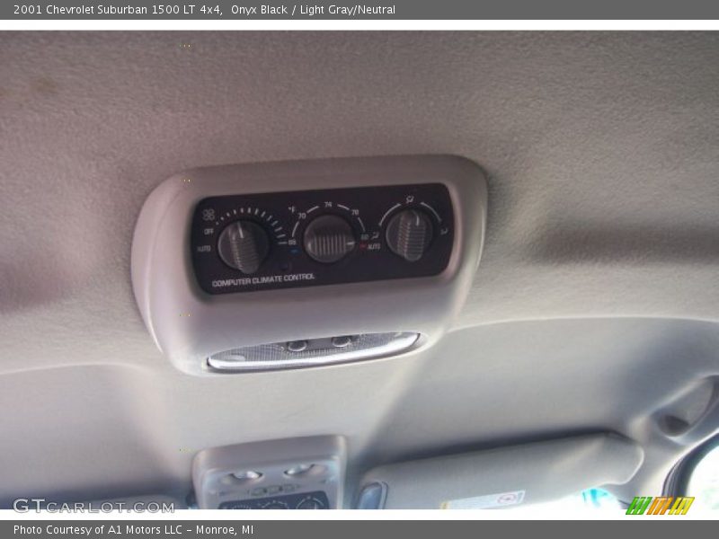Onyx Black / Light Gray/Neutral 2001 Chevrolet Suburban 1500 LT 4x4