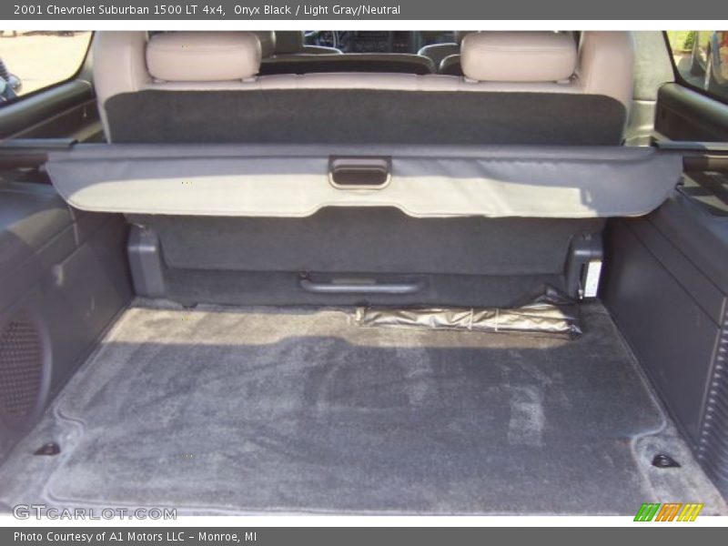 Onyx Black / Light Gray/Neutral 2001 Chevrolet Suburban 1500 LT 4x4
