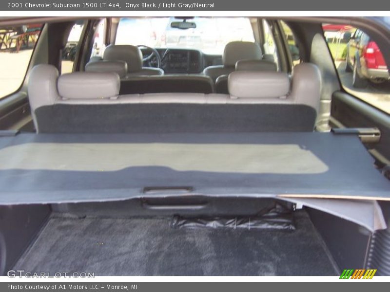 Onyx Black / Light Gray/Neutral 2001 Chevrolet Suburban 1500 LT 4x4