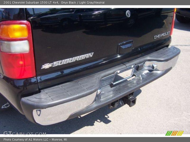 Onyx Black / Light Gray/Neutral 2001 Chevrolet Suburban 1500 LT 4x4