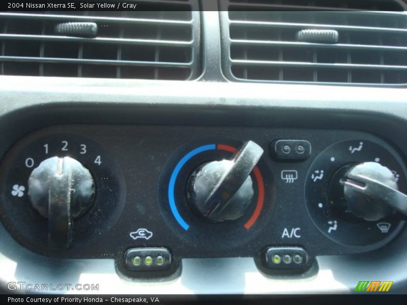 Solar Yellow / Gray 2004 Nissan Xterra SE