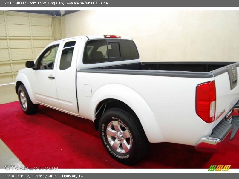 Avalanche White / Beige 2011 Nissan Frontier SV King Cab