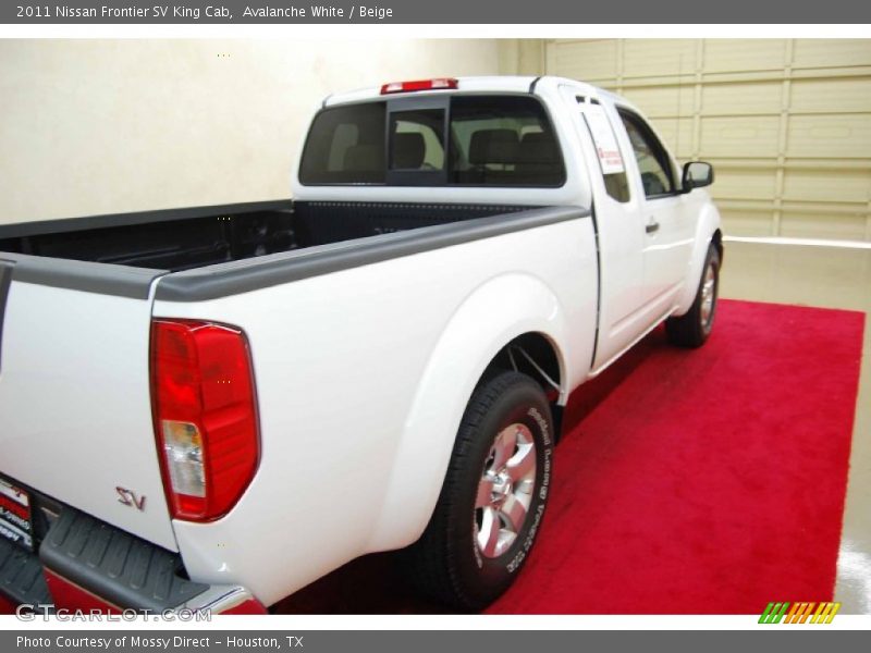 Avalanche White / Beige 2011 Nissan Frontier SV King Cab