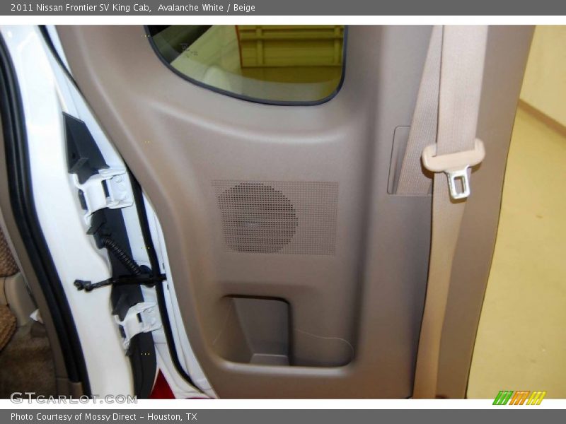 Avalanche White / Beige 2011 Nissan Frontier SV King Cab