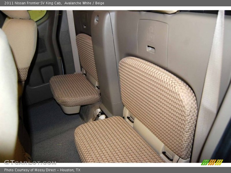 Avalanche White / Beige 2011 Nissan Frontier SV King Cab