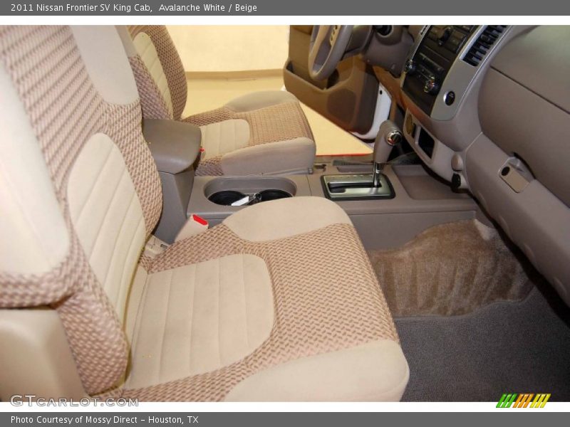 Avalanche White / Beige 2011 Nissan Frontier SV King Cab