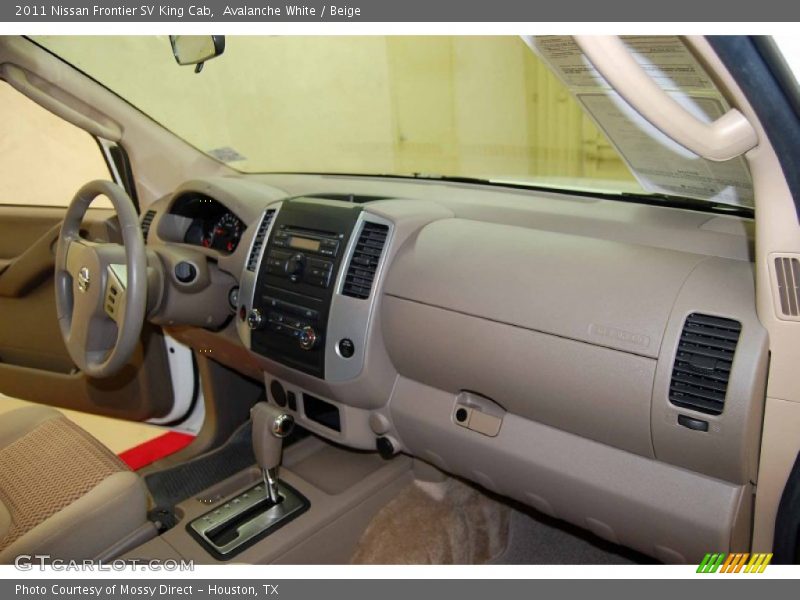 Avalanche White / Beige 2011 Nissan Frontier SV King Cab