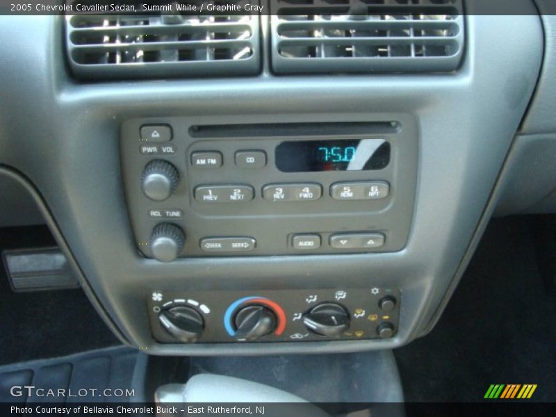 Summit White / Graphite Gray 2005 Chevrolet Cavalier Sedan