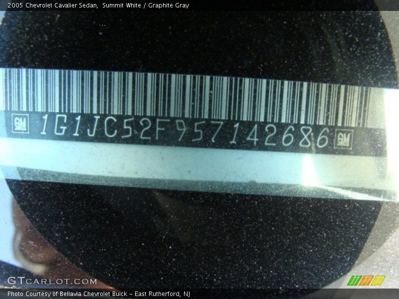 Summit White / Graphite Gray 2005 Chevrolet Cavalier Sedan