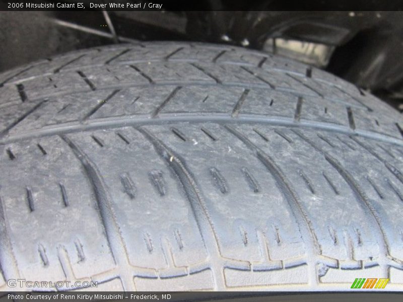 Dover White Pearl / Gray 2006 Mitsubishi Galant ES