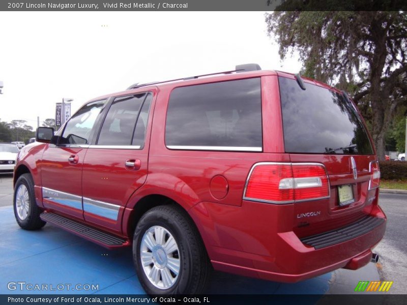 Vivid Red Metallic / Charcoal 2007 Lincoln Navigator Luxury