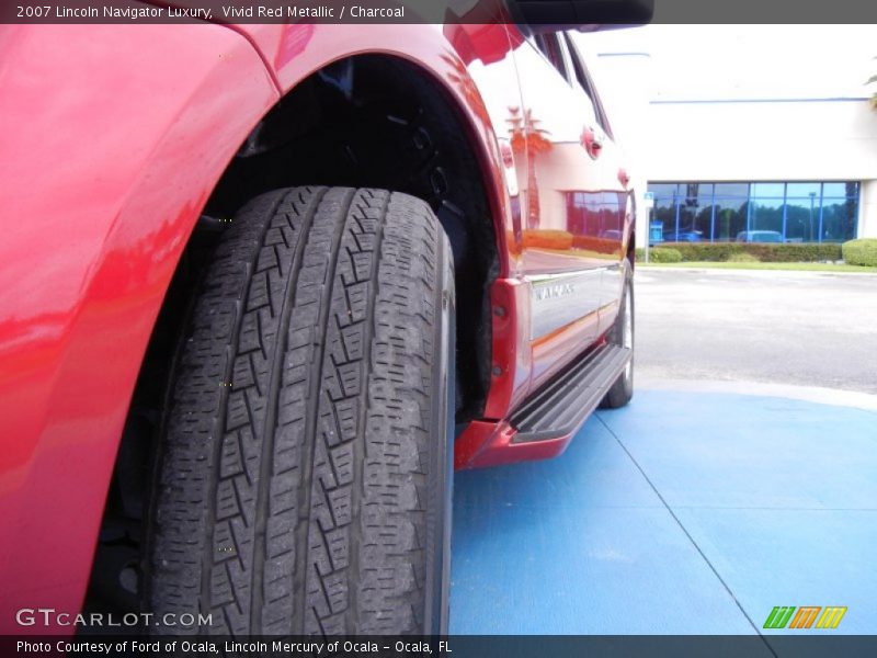 Vivid Red Metallic / Charcoal 2007 Lincoln Navigator Luxury