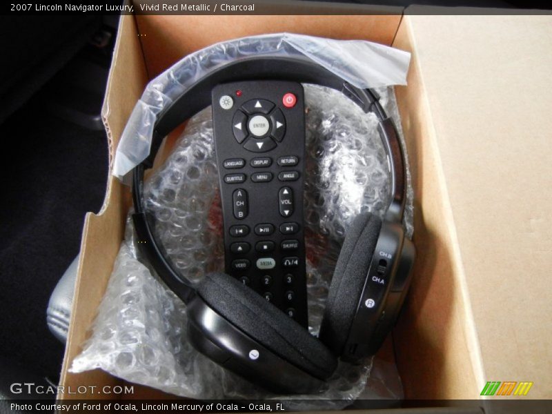 Vivid Red Metallic / Charcoal 2007 Lincoln Navigator Luxury