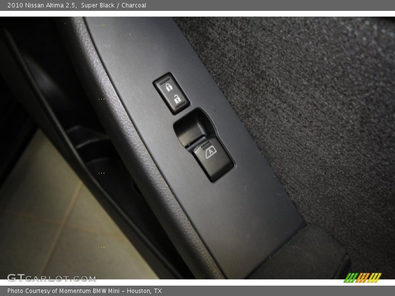 Super Black / Charcoal 2010 Nissan Altima 2.5