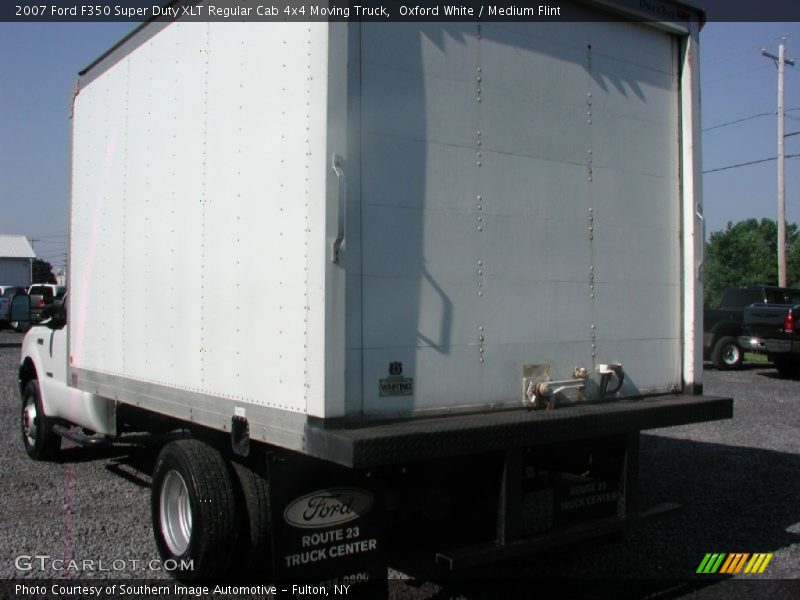 Oxford White / Medium Flint 2007 Ford F350 Super Duty XLT Regular Cab 4x4 Moving Truck