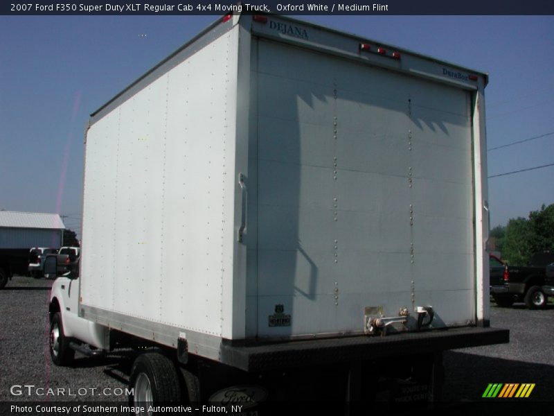 Oxford White / Medium Flint 2007 Ford F350 Super Duty XLT Regular Cab 4x4 Moving Truck