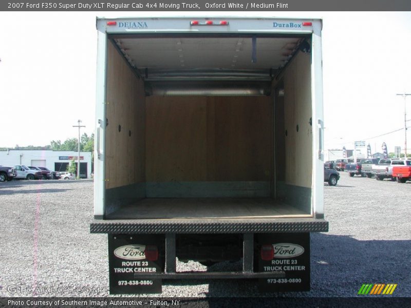 Oxford White / Medium Flint 2007 Ford F350 Super Duty XLT Regular Cab 4x4 Moving Truck