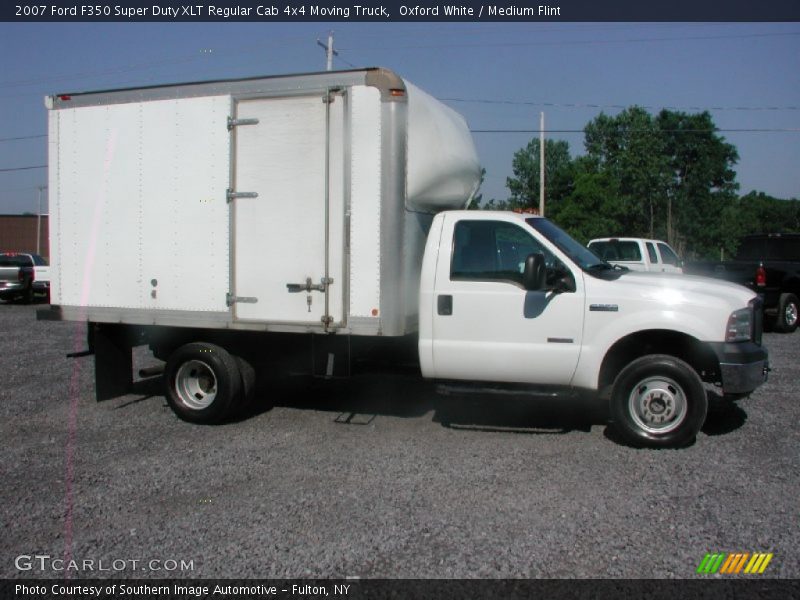 Oxford White / Medium Flint 2007 Ford F350 Super Duty XLT Regular Cab 4x4 Moving Truck