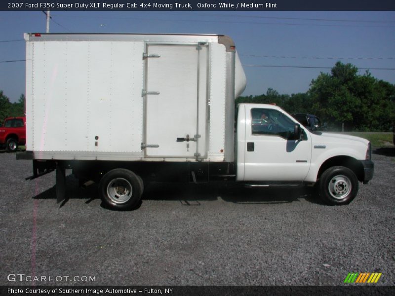 Oxford White / Medium Flint 2007 Ford F350 Super Duty XLT Regular Cab 4x4 Moving Truck