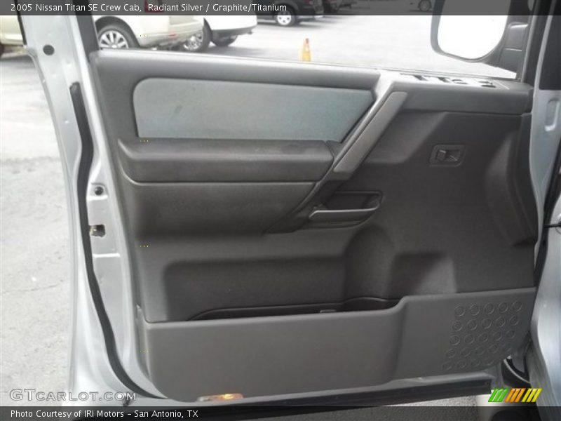 Radiant Silver / Graphite/Titanium 2005 Nissan Titan SE Crew Cab