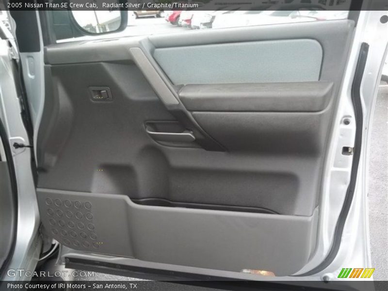 Radiant Silver / Graphite/Titanium 2005 Nissan Titan SE Crew Cab