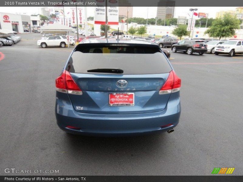 Tropical Sea Metallic / Ivory 2010 Toyota Venza I4