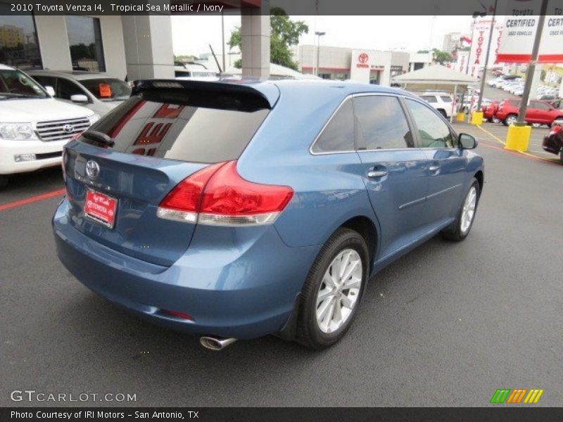 Tropical Sea Metallic / Ivory 2010 Toyota Venza I4